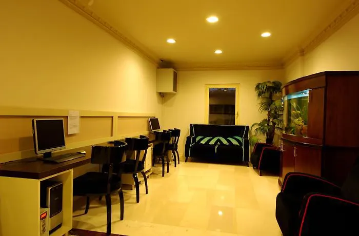 Luna Deluxe מלון