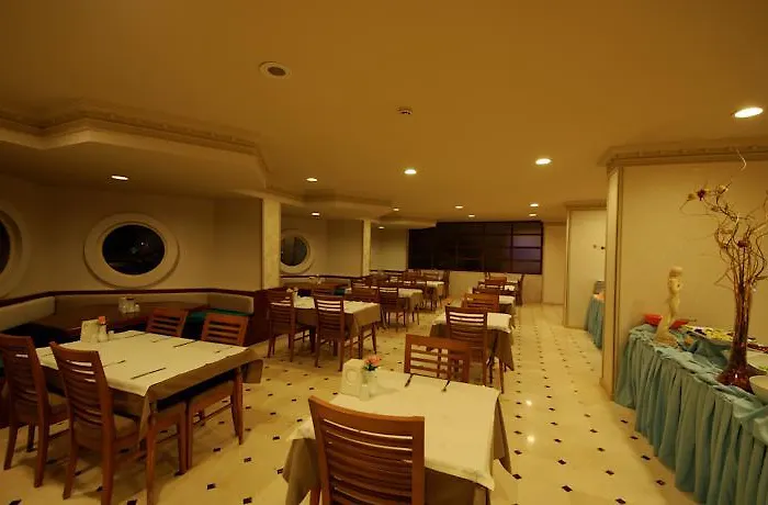 Ξενοδοχείο Luna Deluxe Μαρμαρίς